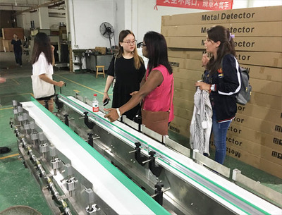 外國客戶參觀指導 矩正公司喜迎外賓來訪，深化代理代辦合作